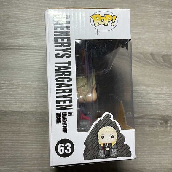 Danerys on throne Funko Pop - Picture 4 of 6